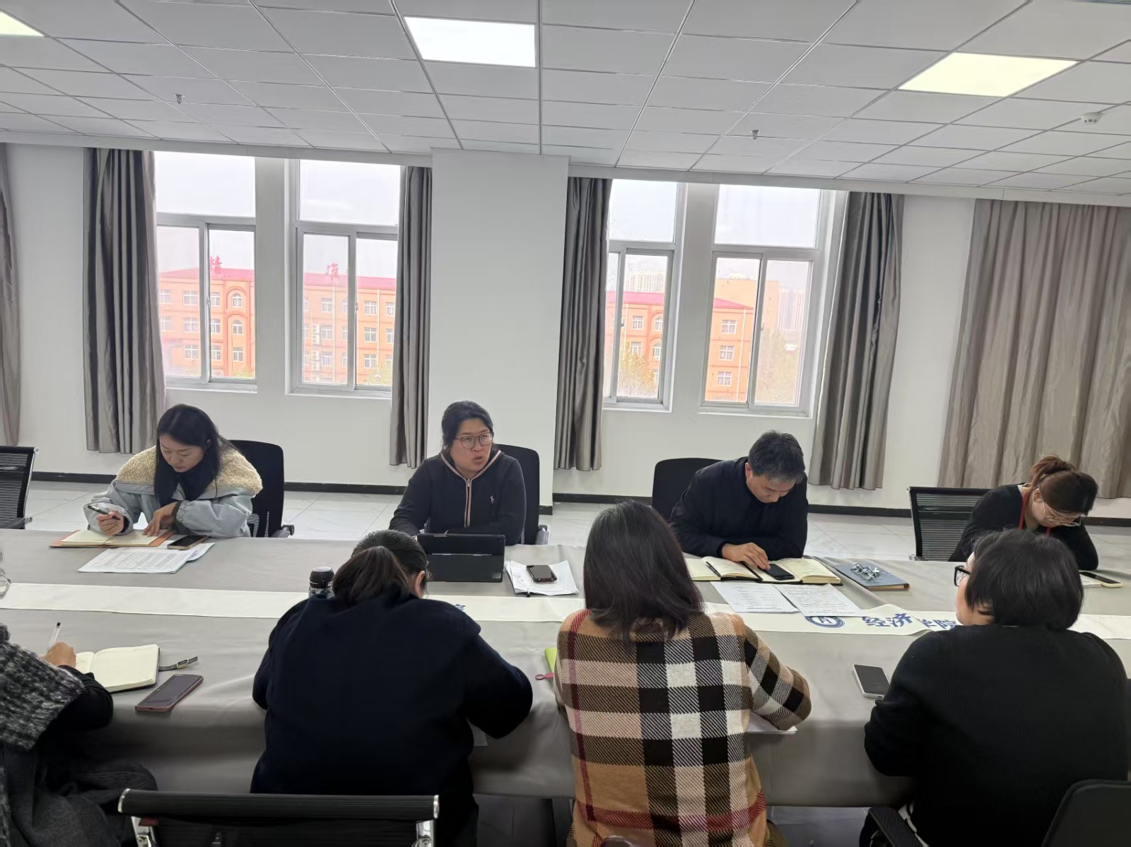 對標整改抓落實，全力攻堅促提升——經濟學院召開診斷性評估工作推進會