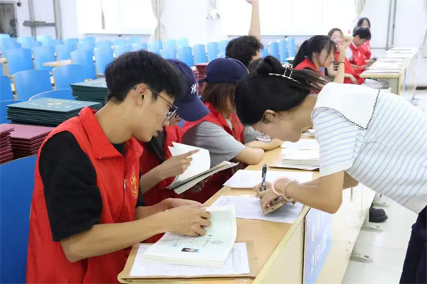 暖心護航畢業季，溫情相伴赴新程——經濟學院畢業離校服務工作圓滿開展