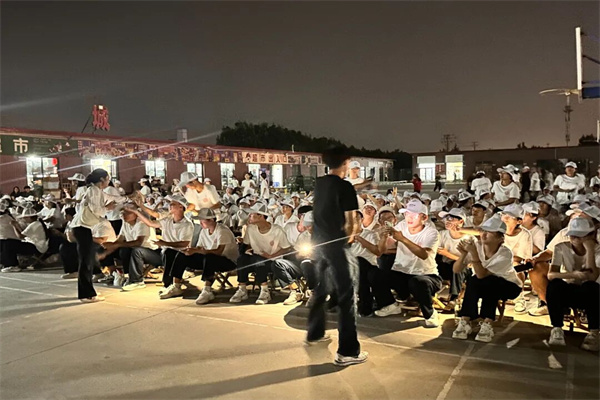 以“新”相待，共赴熱愛——經濟學院團總支學生會軍訓慰問演出圓滿落幕