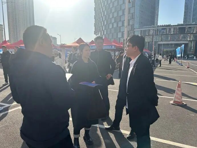 保定理工學院‖教育學院‖校地協同促就業，精準服務助啟航——保定理工學院教育學院赴省人社廳線下招聘會開展專項服務