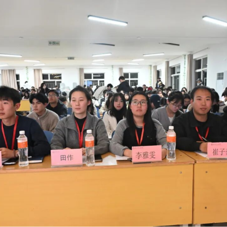 “藝心追光赴，職途向新程”