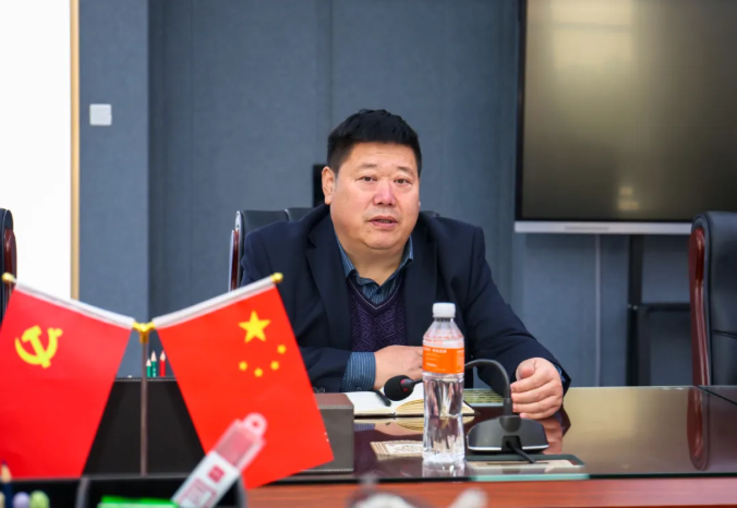 中國共產(chǎn)黨員日記博物館康殿英館長一行到保定理工學(xué)院參觀座談