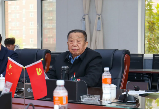 中國共產(chǎn)黨員日記博物館康殿英館長一行到保定理工學(xué)院參觀座談