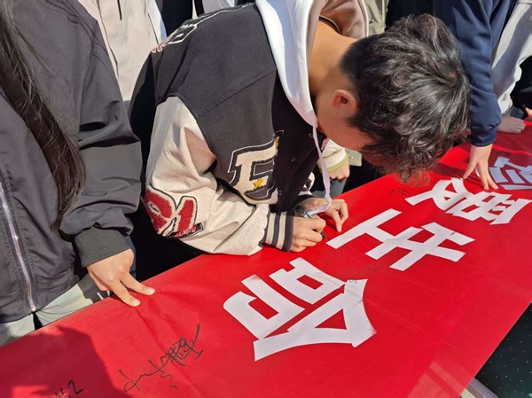 反邪教|保定理工學院|管理學院|“遠離邪教?珍愛生命?堅定信仰?共筑平安校園”簽名活動