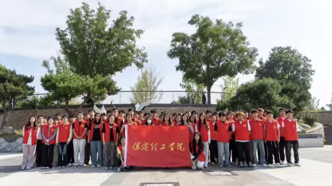 扮靚南湖景——保定理工學院志愿者開展環境維護活動