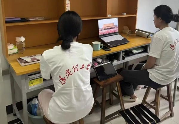 銘記歷史|保定理工學(xué)院|管理學(xué)院|銘記歷史誓立報(bào)國(guó)之志，緬懷先烈厚植愛(ài)國(guó)情懷