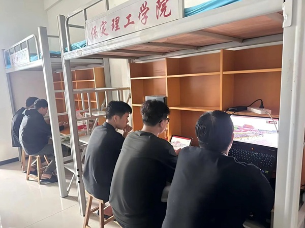 銘記歷史|保定理工學(xué)院|管理學(xué)院|銘記歷史誓立報(bào)國(guó)之志，緬懷先烈厚植愛(ài)國(guó)情懷