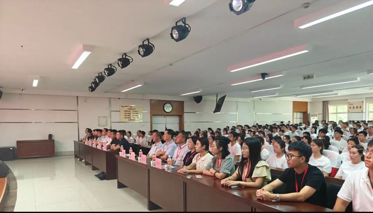 我校師生集中收看、熱議紀念中國人民抗日戰爭暨世界反法西斯戰爭勝利80周年大會