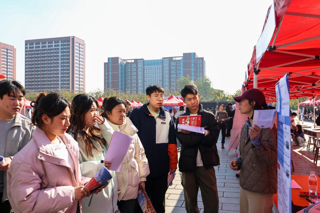 雙秩芳華，逐夢金秋——保定理工學(xué)院舉辦2026屆畢業(yè)生秋季線下雙選會(huì)