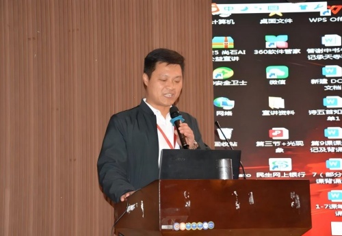 “職點(diǎn)迷津，藝路同行”