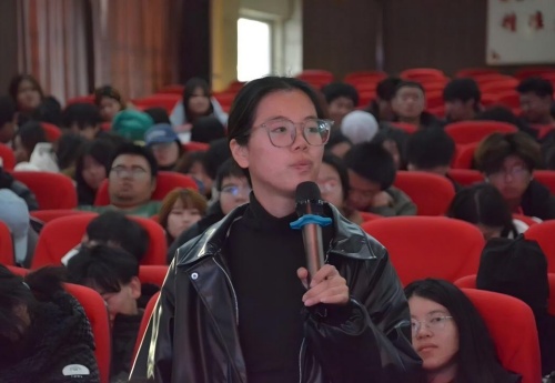“職點(diǎn)迷津，藝路同行”