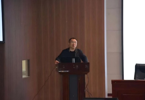 “職點(diǎn)迷津，藝路同行”