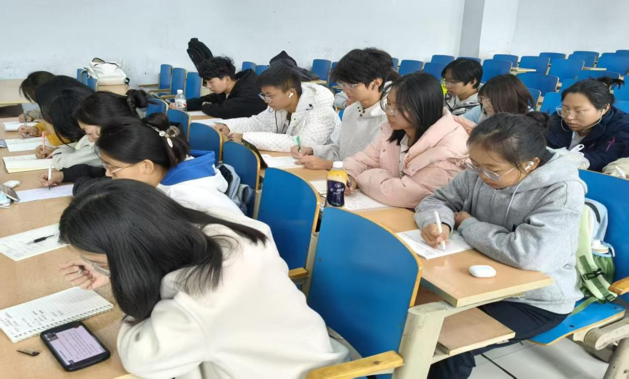 保定理工學院應用心理學公益小組：以專業之力，筑公益心理防線