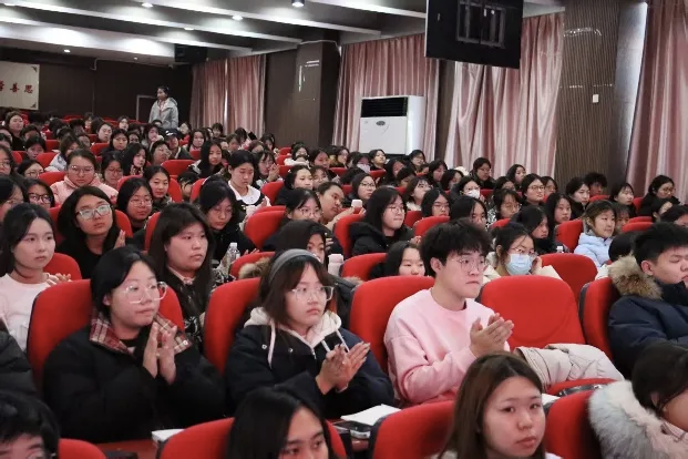觀視頻明辨邪偽，簽姓名共守凈土——反邪教宣傳教育進校園活動圓滿舉行