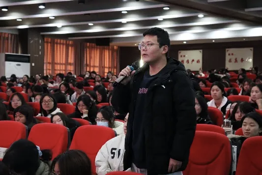 觀視頻明辨邪偽，簽姓名共守凈土——反邪教宣傳教育進校園活動圓滿舉行