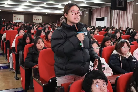 觀視頻明辨邪偽，簽姓名共守凈土——反邪教宣傳教育進校園活動圓滿舉行