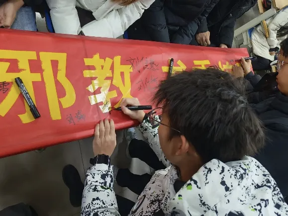 觀視頻明辨邪偽，簽姓名共守凈土——反邪教宣傳教育進校園活動圓滿舉行