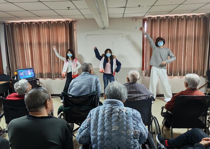 【教育學院·社會實踐】情暖夕陽，藝潤初心——保理學子赴養老院，以青春溫情暖歲月長