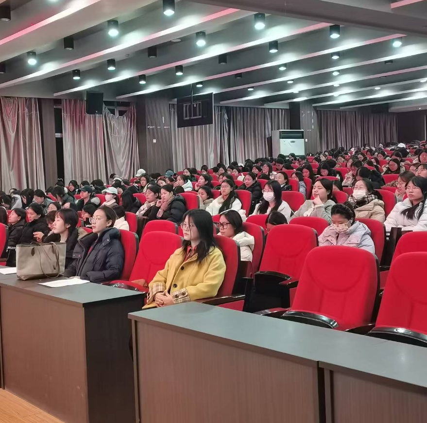 【教育學(xué)院·學(xué)院快訊】錨定職業(yè)方向，做成長型幼師