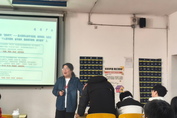 經濟學院王艷芳院長“編委進課堂”賦能學子成長