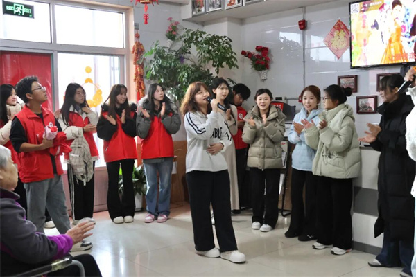 情暖桑榆，志愿同行——保定理工學(xué)院經(jīng)濟(jì)學(xué)院志愿者走進(jìn)金福泰老年公寓開展暖心服務(wù)