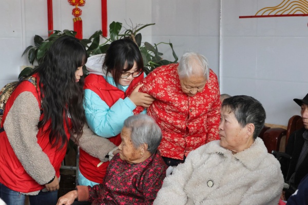 情暖桑榆，志愿同行——保定理工學院康復醫學院志愿者走進金福泰老年公寓開展暖心服務
