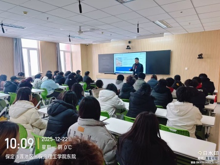 藝路啟航 規劃先行 ——保定理工學院藝術學院郭國鋒院長為新生領航職業方向