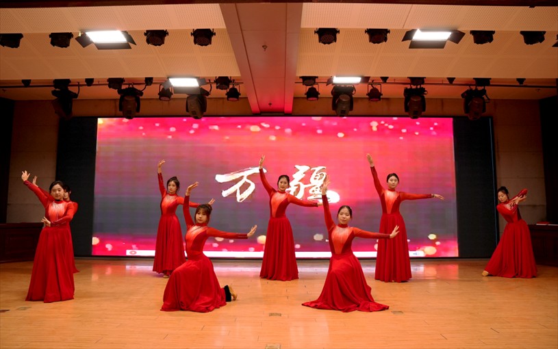 “共筑非遺夢 攜手創(chuàng)未來” ——保定理工學院2025年非物質文化遺產傳承與發(fā)展共同體成立大會圓滿召開