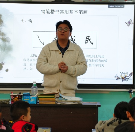 以美培元 文藝賦能 —— 保定理工學院美育支教點亮易縣鄉村學子藝術夢