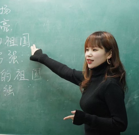 以美培元 文藝賦能 —— 保定理工學院美育支教點亮易縣鄉村學子藝術夢