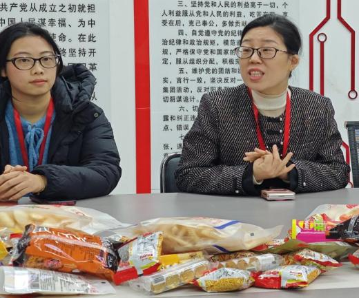 筆尖傳情，暖意助考：管理學(xué)院溫情涌動，為考研學(xué)子送上“加油能量包”