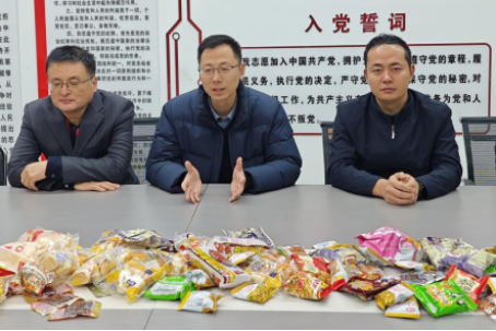 筆尖傳情，暖意助考：管理學(xué)院溫情涌動，為考研學(xué)子送上“加油能量包”