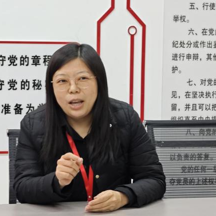 筆尖傳情，暖意助考：管理學(xué)院溫情涌動，為考研學(xué)子送上“加油能量包”