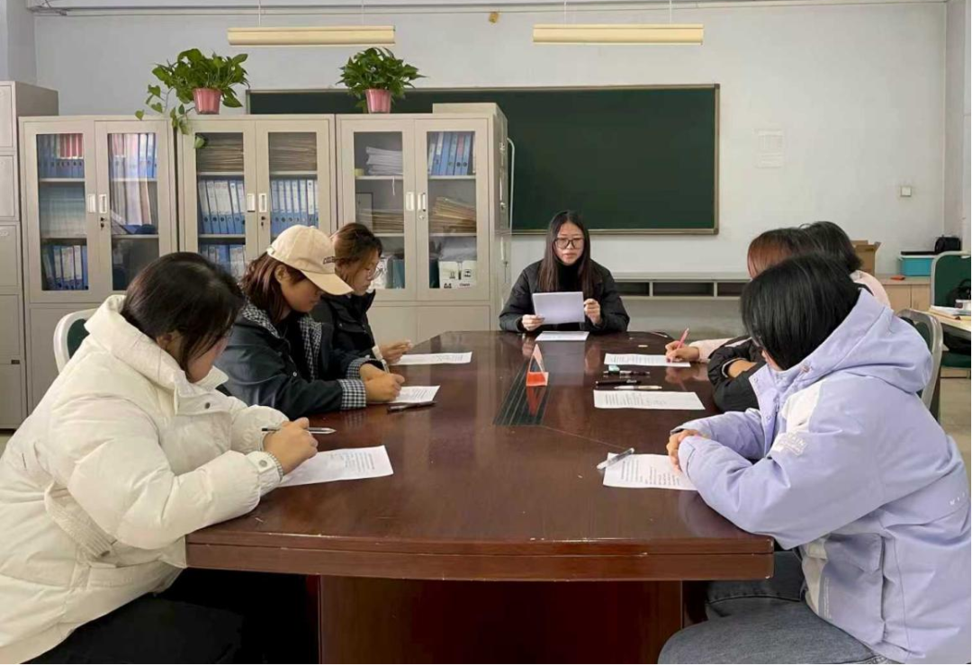 【精準(zhǔn)指導(dǎo)，就業(yè)護(hù)航】聚焦綠色金融，保理經(jīng)濟(jì)學(xué)子實(shí)戰(zhàn)演練無(wú)領(lǐng)導(dǎo)小組面試