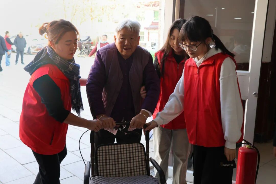 【情暖冬至，鄰里共饗】保定理工學院經濟學院志愿者走進東小莊村開展“冬至送暖，志愿同行”主題冬至餃子宴活動
