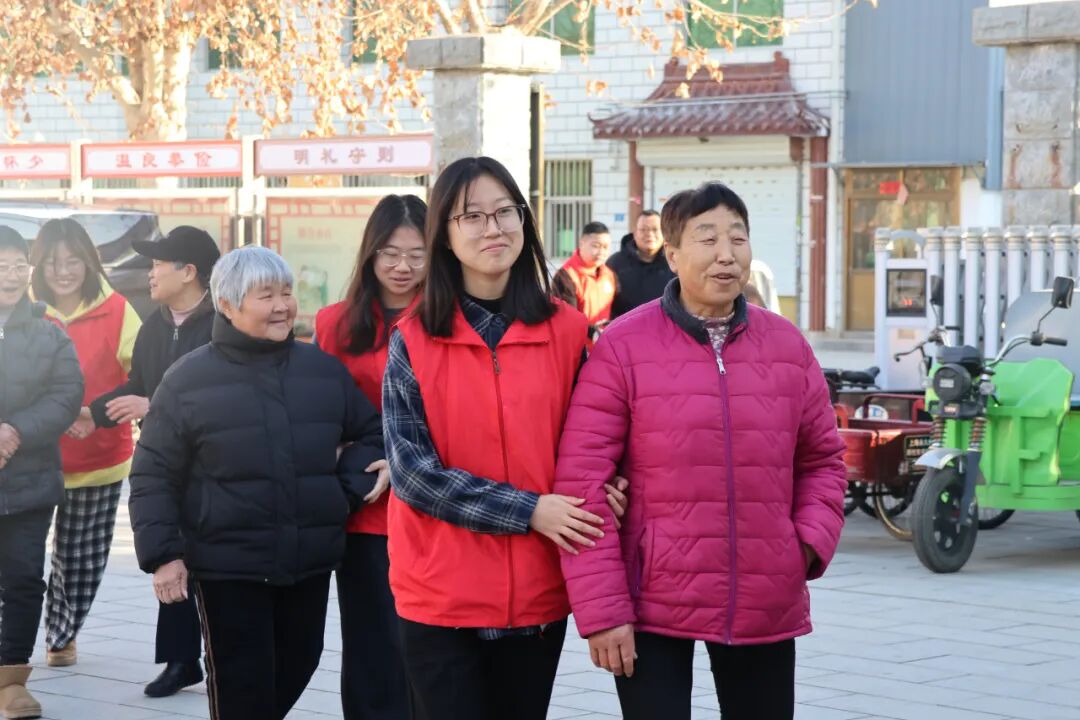 【情暖冬至，鄰里共饗】保定理工學院經濟學院志愿者走進東小莊村開展“冬至送暖，志愿同行”主題冬至餃子宴活動
