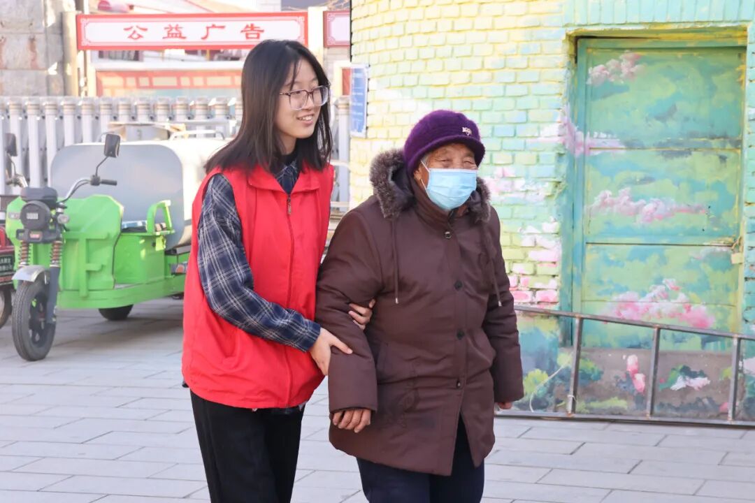 【情暖冬至，鄰里共饗】保定理工學院經濟學院志愿者走進東小莊村開展“冬至送暖，志愿同行”主題冬至餃子宴活動
