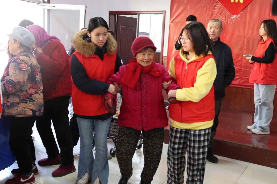 【情暖冬至，鄰里共饗】保定理工學院經濟學院志愿者走進東小莊村開展“冬至送暖，志愿同行”主題冬至餃子宴活動