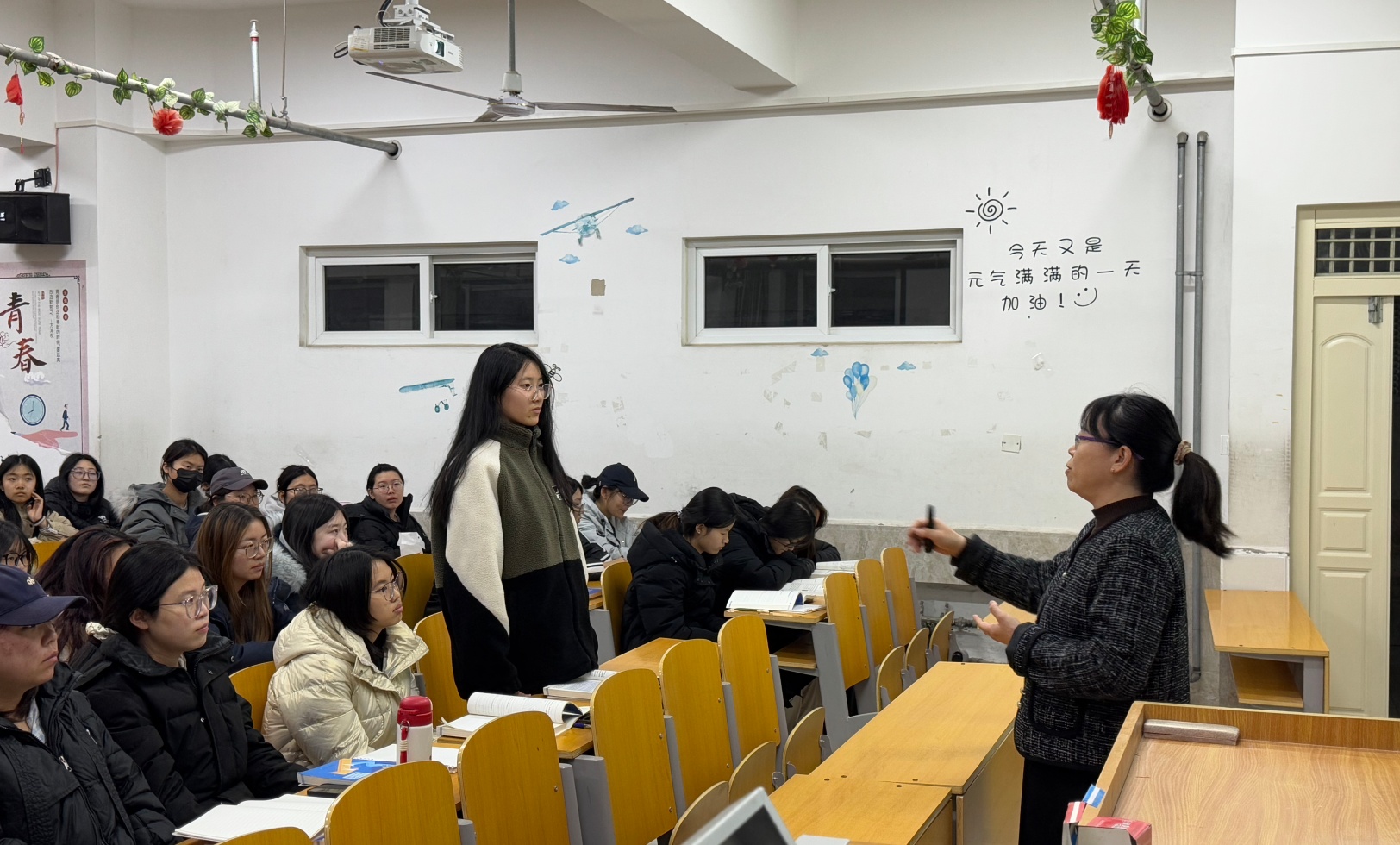 錨定生涯航向，書寫青春華章