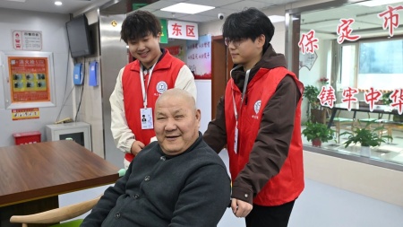 “藝暖養(yǎng)老院，愛(ài)潤(rùn)夕陽(yáng)紅”——保定理工學(xué)院藝術(shù)學(xué)院開(kāi)展敬老愛(ài)老進(jìn)養(yǎng)老院志愿活動(dòng)