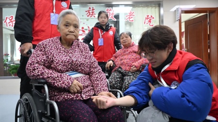 “藝暖養(yǎng)老院，愛(ài)潤(rùn)夕陽(yáng)紅”——保定理工學(xué)院藝術(shù)學(xué)院開(kāi)展敬老愛(ài)老進(jìn)養(yǎng)老院志愿活動(dòng)