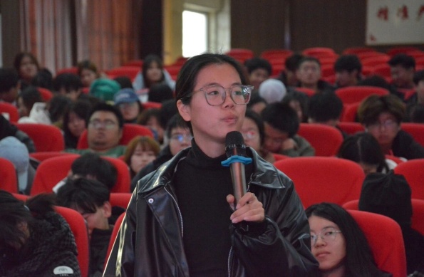 “職點迷津，藝路同行”——保定理工學院藝術學院就業指導講座賦能成長