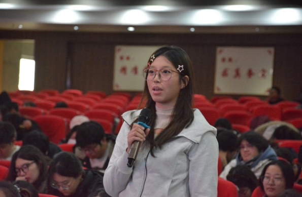 “職點迷津，藝路同行”——保定理工學院藝術學院就業指導講座賦能成長