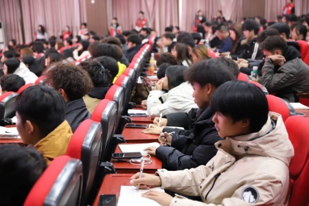 “藝心跟團走，青春建新功”——保定理工學院藝術學院入團培訓凝聚青年力量