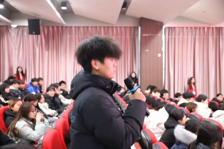 “藝心跟團走，青春建新功”——保定理工學院藝術學院入團培訓凝聚青年力量