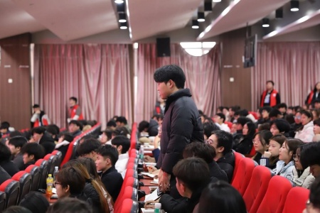“藝心跟團走，青春建新功”——保定理工學院藝術學院入團培訓凝聚青年力量