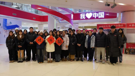 “潮競(jìng)秀 藝起玩”競(jìng)秀區(qū)第二屆潮玩創(chuàng)意市集圓滿(mǎn)收官——保定理工學(xué)院雙線發(fā)力助文旅 融合結(jié)碩果