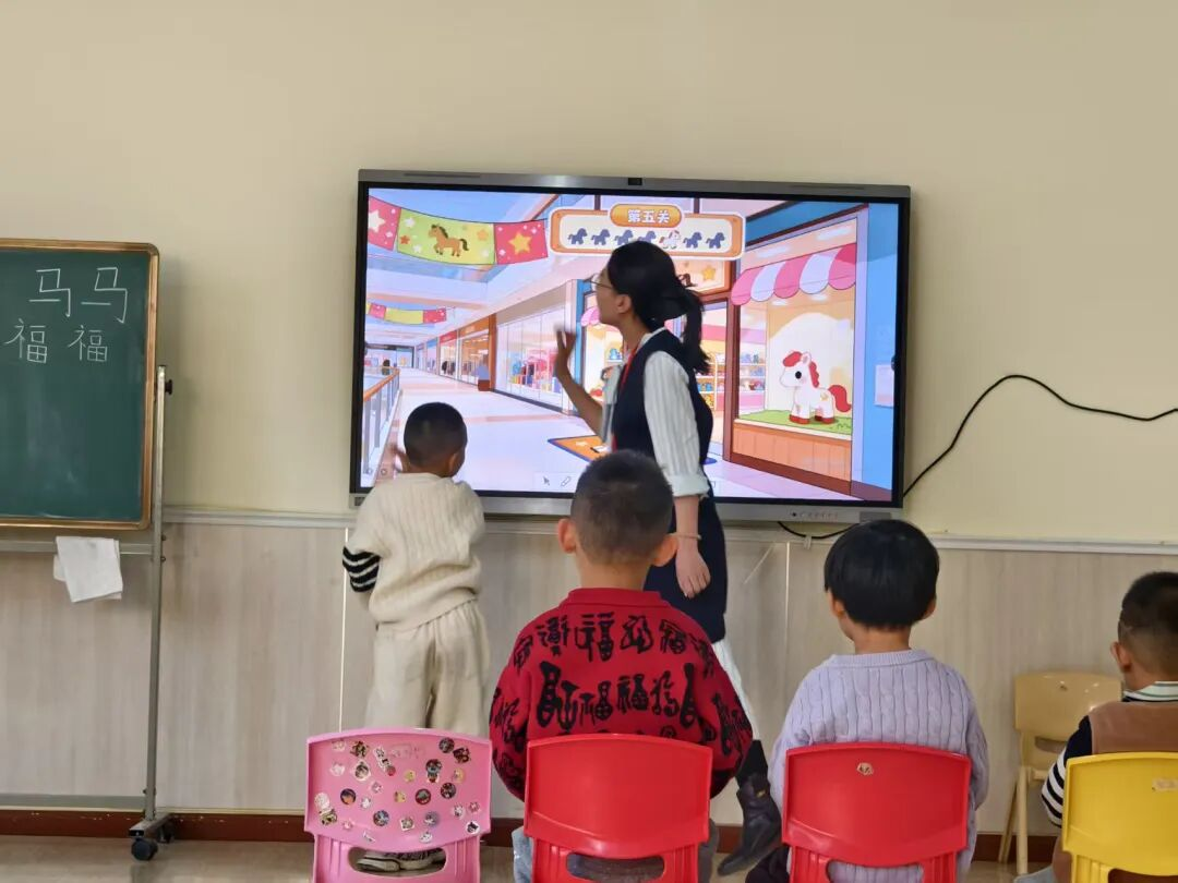 【教育學院·學院快訊】高校教師走進幼兒園———元旦來啦