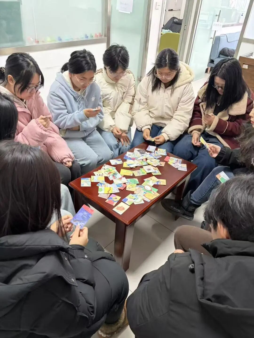 【教育學院·學院快訊】一沙一世界，一卡一乾坤——教育學院心理工作坊成功舉辦為期末減壓賦能