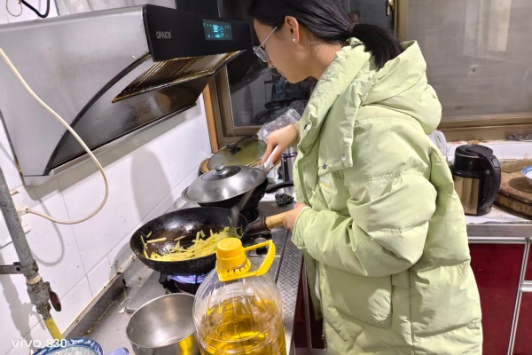 寒假暖心事——孝老愛親傳美德，崇德向善譜新篇